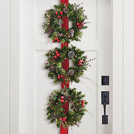 Hadley Holiday Cordless 3 Wreaths on Ribbon