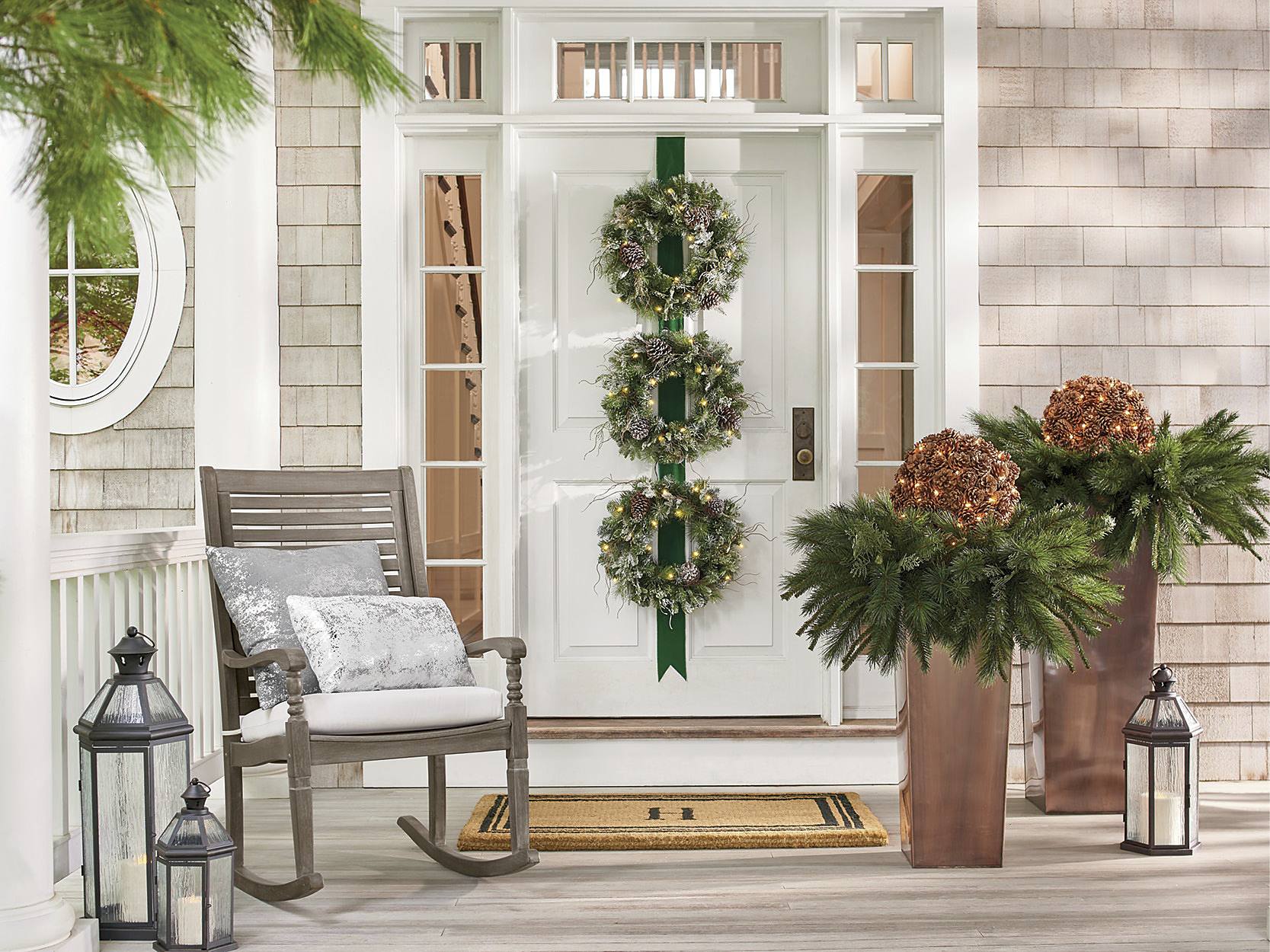 Christmas Porch Decorations: 15 Holly Jolly Looks - Grandin Road Blog