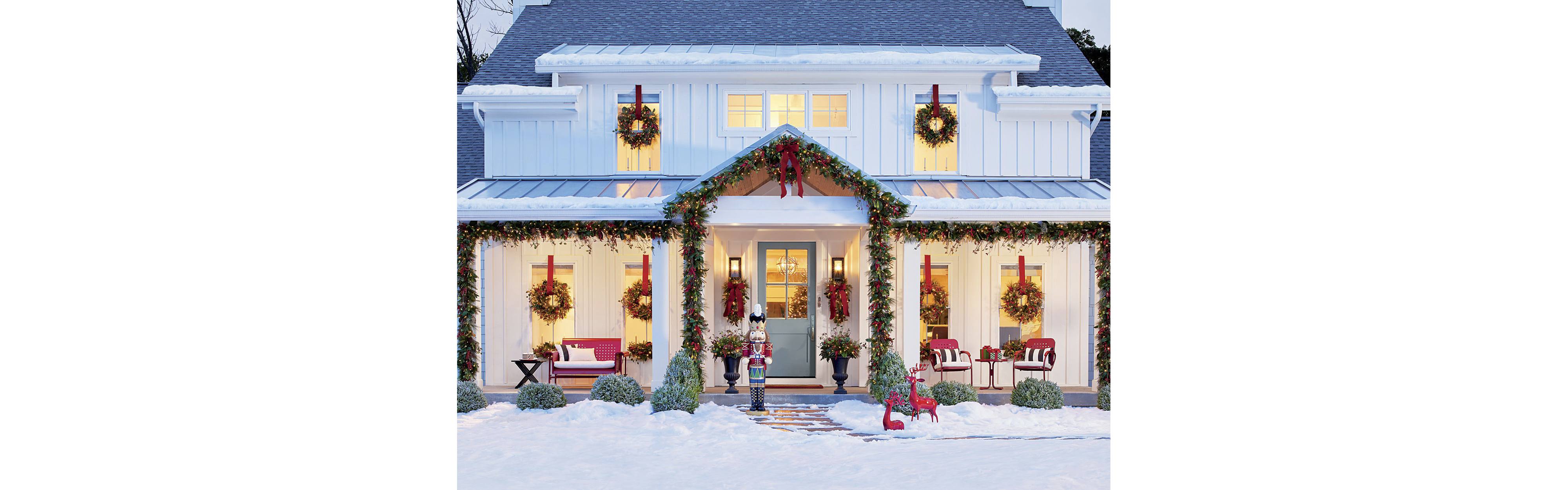 10 porch decoration christmas ideas for a welcoming holiday entrance